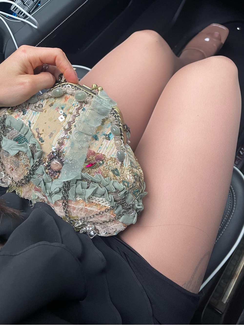 Mary Frances Pastel Floral Embellished Kisslock Frame Bag in Sage and Peach - Picture 4 of 5